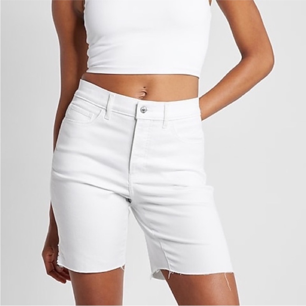 Express White Wash High Waisted Raw Hem Bermuda Jean Shorts Size 00 New 8"